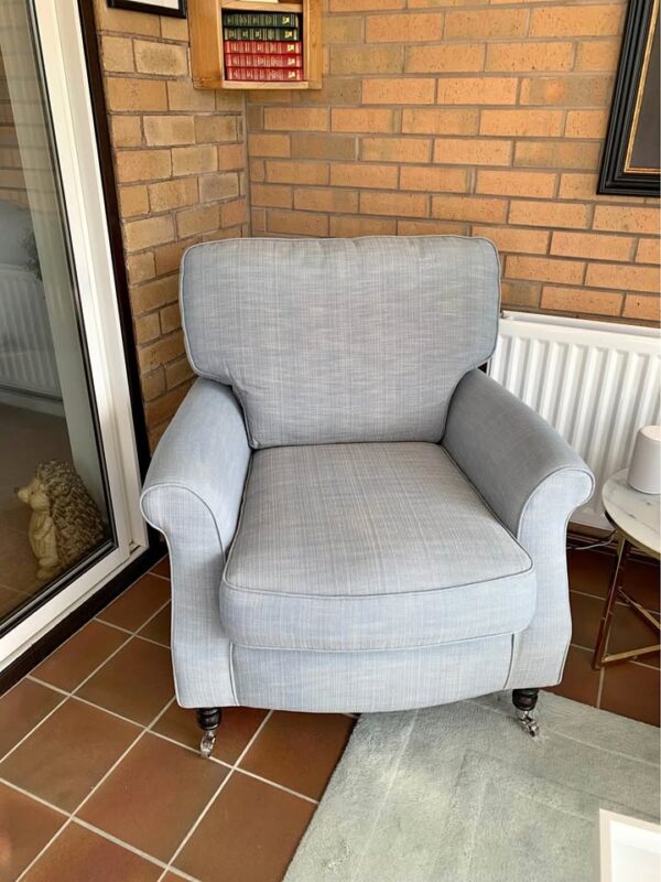 comfortable arm chair for living room with modern design
