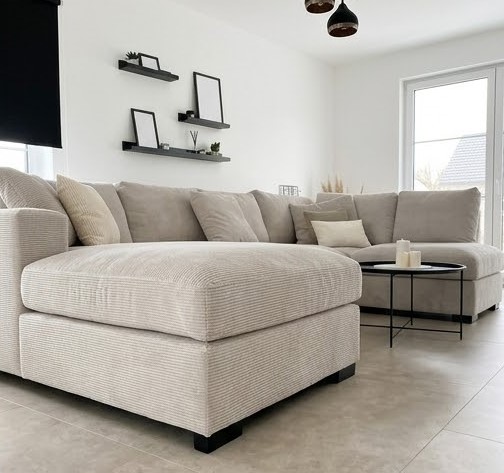 afb2df9d-8693-45a5-a5ed-67d19ad35ee0 Large u shape sofa